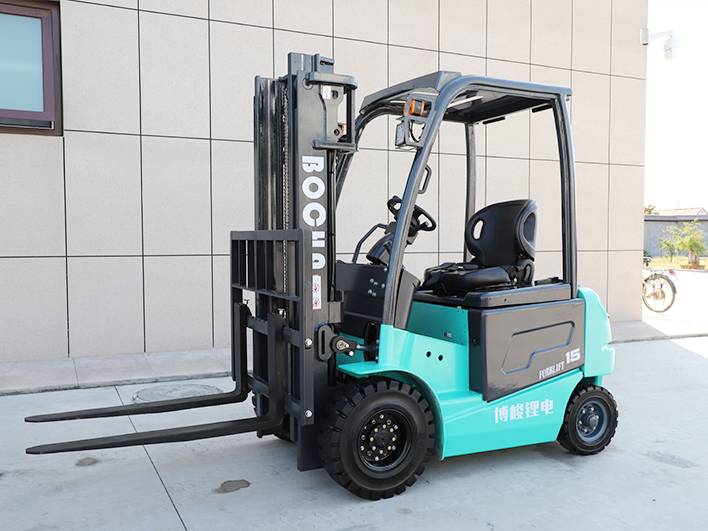 1.5T four-wheel counterbalanced lithium-ion forklift