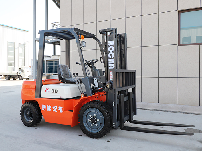 How to operate the lithium battery forklift